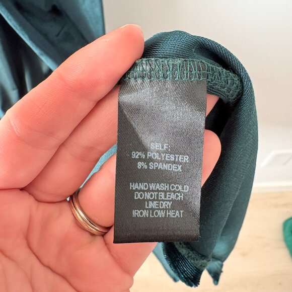 Elegant Green Velvet Dress - Picture 8 of 9